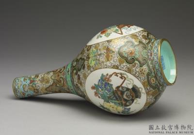 图片[3]-Gall-bladder-shaped vase with flower on a polychrome ground in yangcai painted enamels, Qianlong reign (1736-1795), Qing dynasty-China Archive